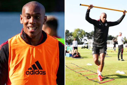 Martial trở lại tập luyện ở MU với diện mạo mới