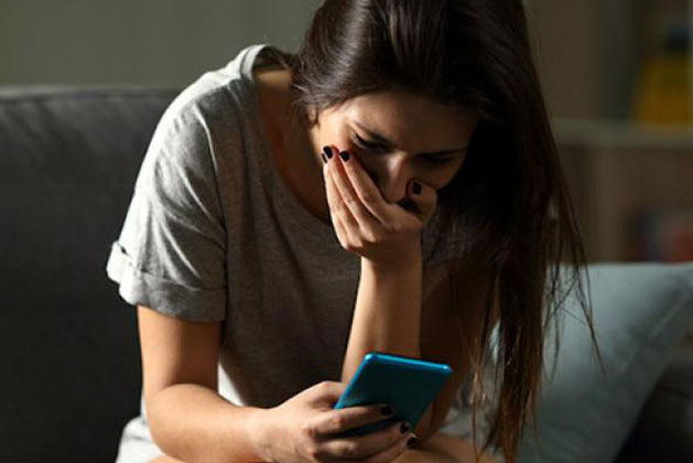 Mẹ chồng hỏi mượn nhà bị con trai cự tuyệt, vô tình xem điện thoại của chồng, con dâu không giữ nổi bình tĩnh, quyết tâm ly hôn