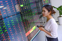 Duy trì đà tăng liên tiếp, nhóm ngân hàng kéo VN-Index đi lên