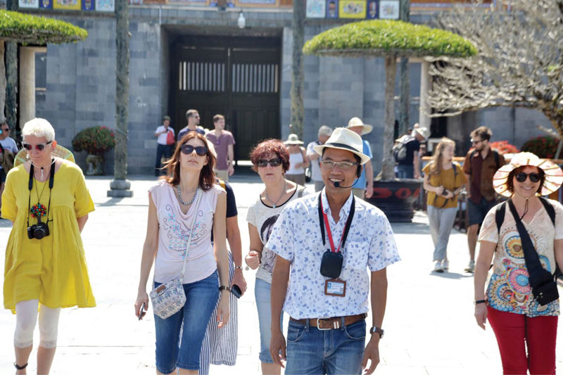 Hướng dẫn thủ tục hỗ trợ hướng dẫn viên du lịch gặp khó khăn do COVID-19