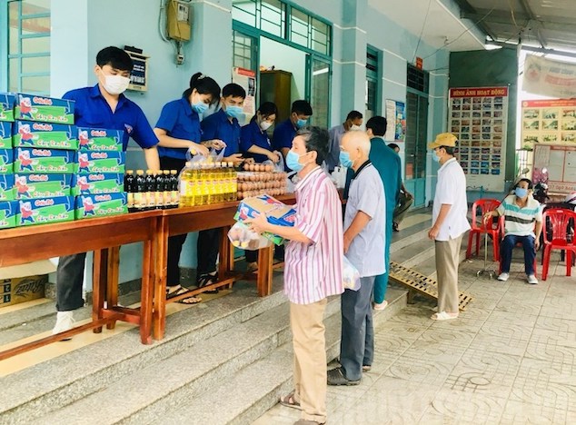 Hiệp hội Doanh nghiệp TP Hồ Chí Minh hỗ trợ 37.000 phần quà cho người có hoàn cảnh khó khăn