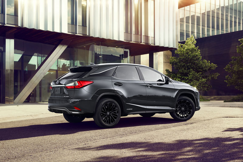 Lexus RX Black Line 2022 được sản xuất giới hạn 2.500 chiếc, giá hơn 1,1 tỷ đồng