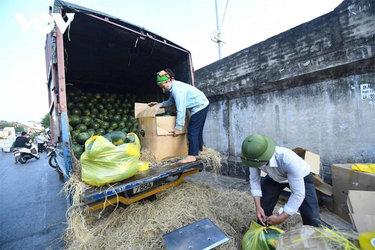 Hà Nội tiếp tục kết nối với 21 tỉnh, thành phố cung cấp hàng hóa qua các kênh phân phối và 800 chuỗi cung ứng nhằm cân đối cung cầu trong giãn cách.