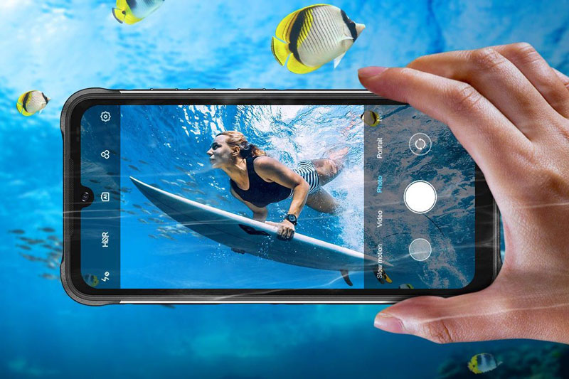 Smartphone RAM 8 GB, pin 5.000 mAh, chống nước, giá khởi điểm hơn 3 triệu