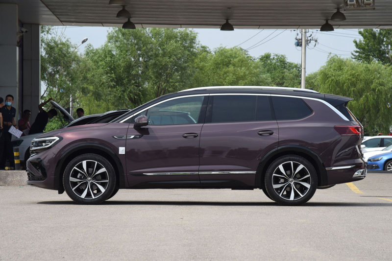 SUV 7 chỗ dùng động cơ V6 tăng áp, giá gần 1,1 tỷ đồng