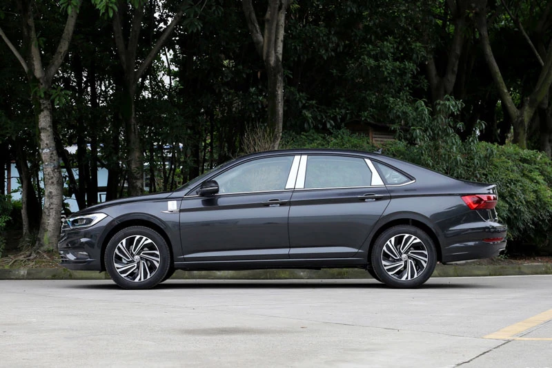 8. Volkswagen Sagitar (doanh số: 131 nghìn chiếc, chiếm 2,6% thị phần).