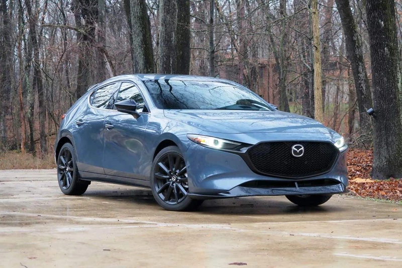 9. Mazda 3 (doanh số: 119 nghìn chiếc, chiếm 2,3% thị phần).