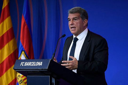 Chủ tịch Laporta họp báo lý giải biến cố Messi chia tay Barca