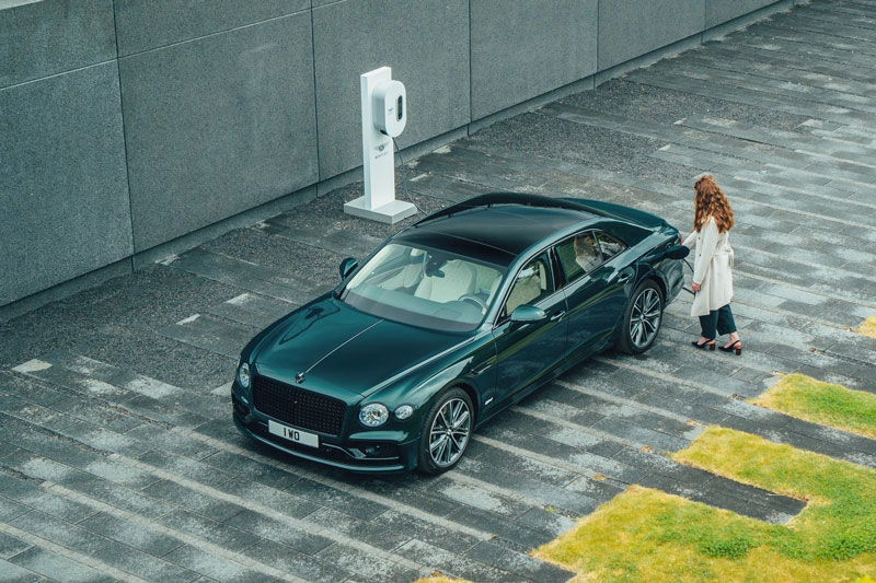 Chiêm ngưỡng vẻ đẹp của siêu xe Bentley Flying Spur Hybrid 2022