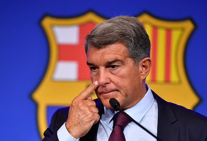 Chuyên gia ngôn ngữ cơ thể bóc trần chủ tịch Barca nói dối