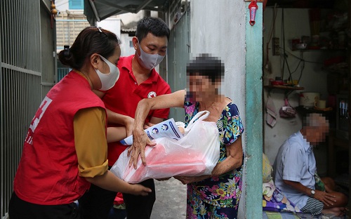 TP Hồ Chí Minh: Gần 900 tỷ đồng hỗ trợ khẩn cấp cho lao động tự do, hộ nghèo 