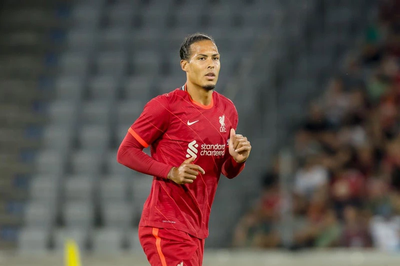 5. Virgil van Dijk (Southampton đến Liverpool, 2018, 75 triệu bảng).