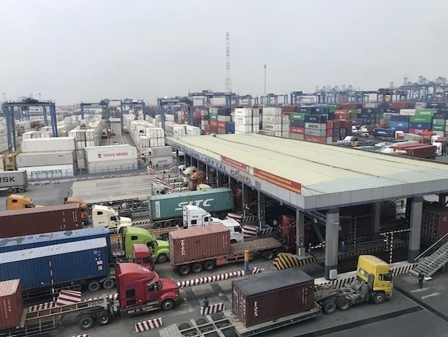 Tân Cảng Sài Gòn hỗ trợ doanh nghiệp chi phí nâng hạ, vận chuyển hàng tồn đọng.