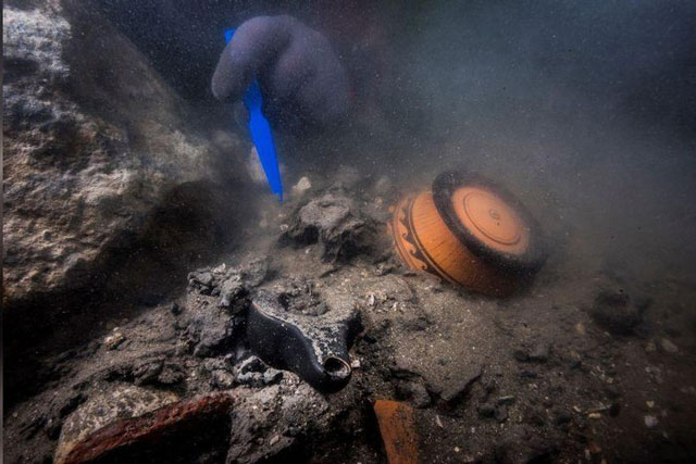 Tìm thấy con tàu cổ đại và khu mộ ở thành phố dưới nước tại Ai Cập