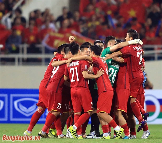Lần đầu tiên trong lịch sử, ĐT Việt Nam thắng bán kết AFF Cup trên sân Mỹ Đình - Ảnh: Minh Tuấn