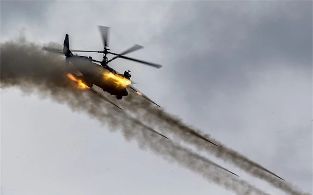 Nhưng chỉ với thông tin này cũng đã tiết lộ thông tin về tính năng đặc biệt của trực thăng Ka-52 - đó là đánh chặn. Được biết, hồi tháng 7/2010, Không quân Nga đã quyết định trang bị phiên bản mới của R-73 cho Ka-52, dòng tên lửa đánh chặn có tầm bắn lên tới trên 40km.