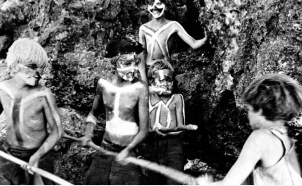 Dong buồm ra khơi rồi gặp bão biển, 6 cậu bé mắc kẹt trên đảo hoang suốt 15 tháng và cuộc giải cứu ly kỳ như phim