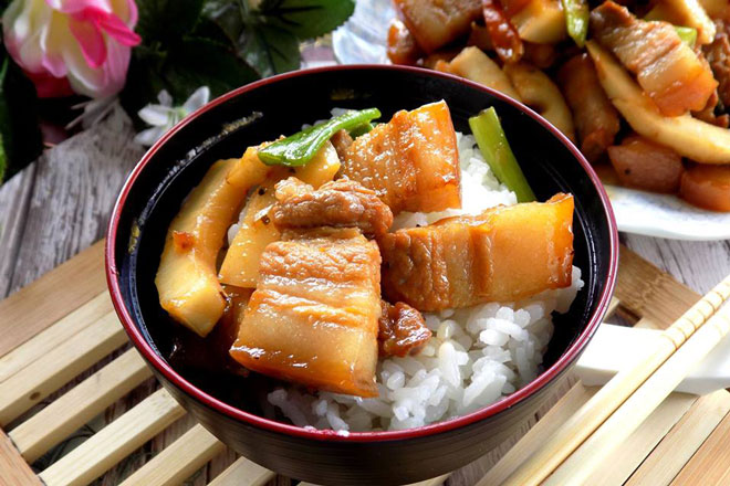 Cách làm thịt kho dừa đậm đà ngon cơm