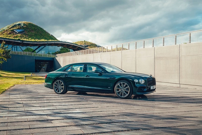 Bentley Flying Spur Hybrid 2022.