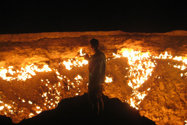 Bí ẩn ‘cổng địa ngục’ rực cháy suốt 50 năm 