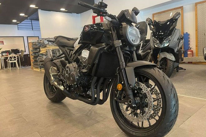 Honda CB1000R Black Edition nhập Italy đầu tiên về Việt Nam