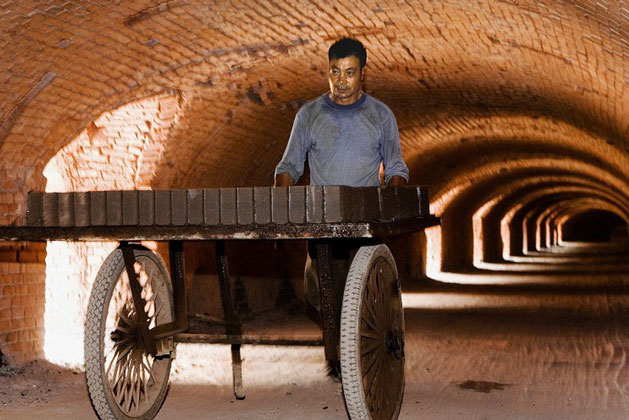 Hàng trăm sử gia đau đầu vì một câu hỏi lịch sử: Bỗng một ngày, anh thợ lò gạch tìm tới và giúp giải đáp tất cả!