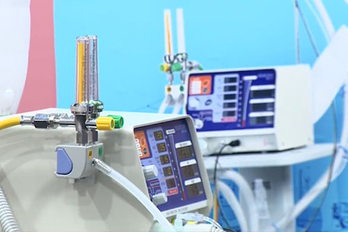 Thông tin 'bác sĩ nhường máy thở của người thân để cứu sản phụ song thai' là hư cấu