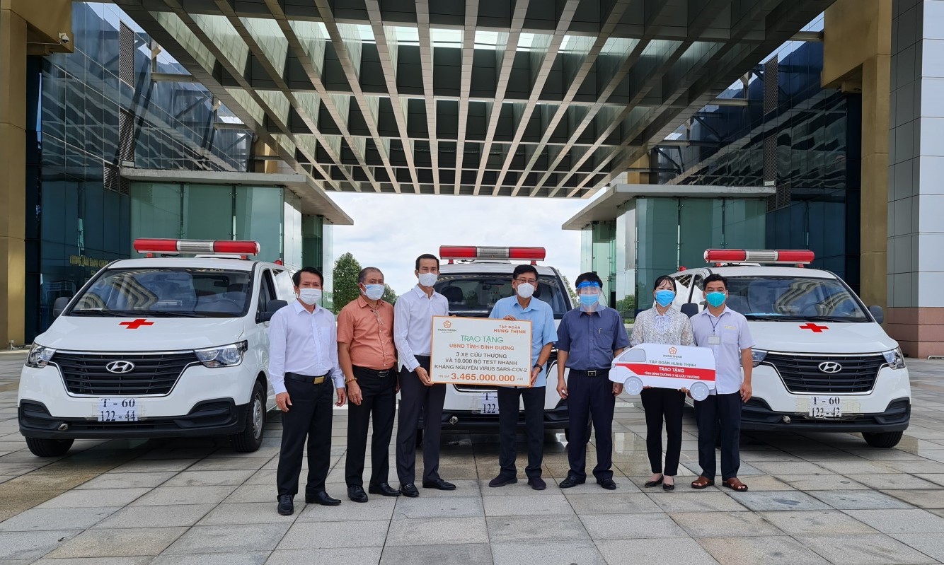 Tập đoàn Hưng Thịnh tặng 3 xe cứu thương và 10.000 bộ test nhanh kháng nguyên virus SARS-CoV-2 cho tỉnh Bình Dương.