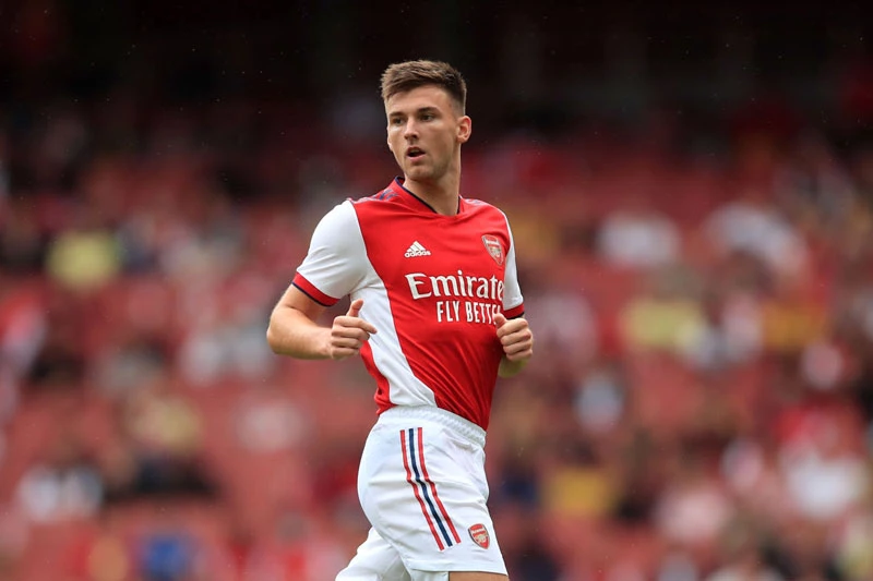 Hậu vệ trái: Kieran Tierney. Hậu vệ trái: Kieran Tierney.