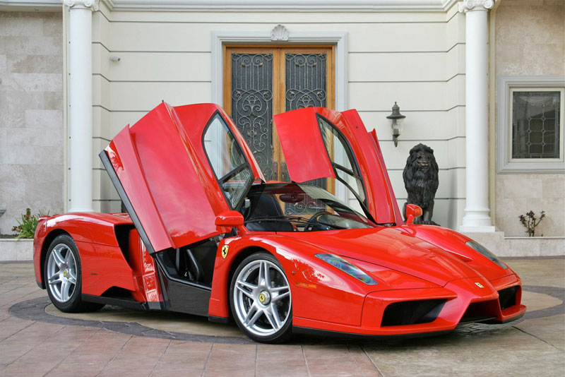9. Ferrari Enzo (giá: 700.000 USD).