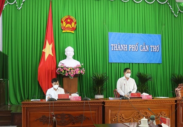 Ông Trần Việt Trường, Chủ tịch UBND TP Cần Thơ phát biểu tại cuộc họp. (Ảnh: Báo Cần Thơ)