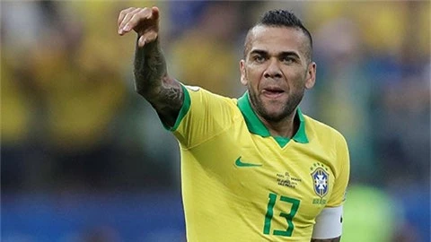 Giành huy chương vàng Olympic Tokyo 2020, Alves bỏ xa Messi trong top 