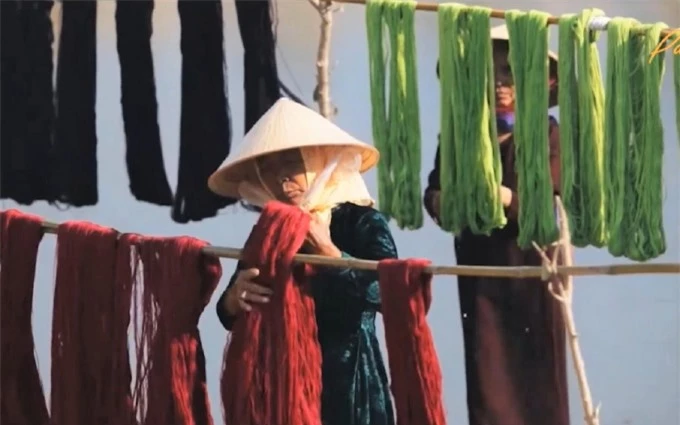 Hình ảnh cắt ra từ video Làng nghề thổ cẩm Chăm Mỹ Nghiệp (Ninh Thuận) của tác giả Champasix