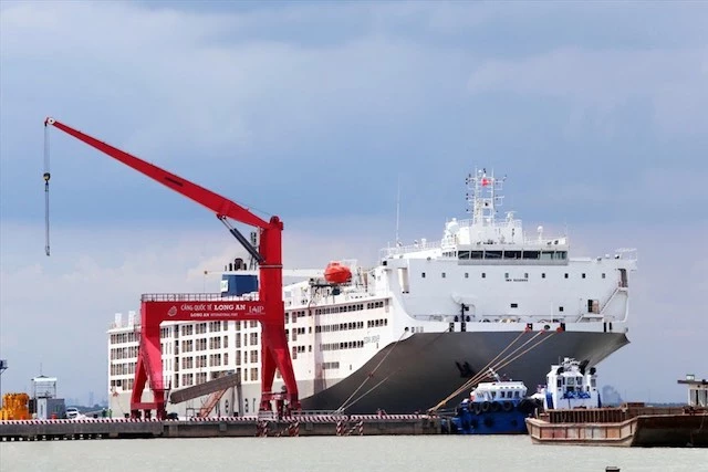 Cảng quốc tế Long An là một trong những cảng lớn tại ĐBSCL.