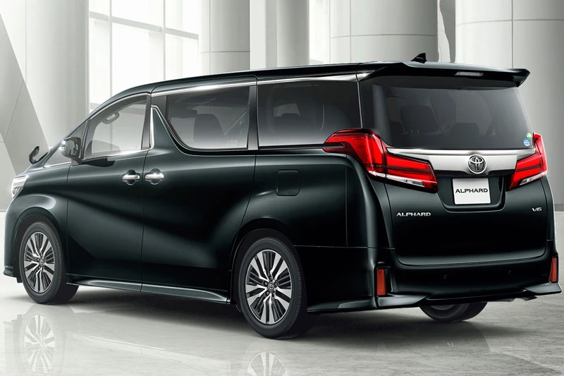 4. Toyota Alphard (doanh số: 8.964 chiếc).