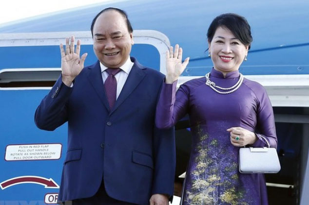 Chủ tịch nước và phu nhân lên đường thăm chính thức CHDCND Lào