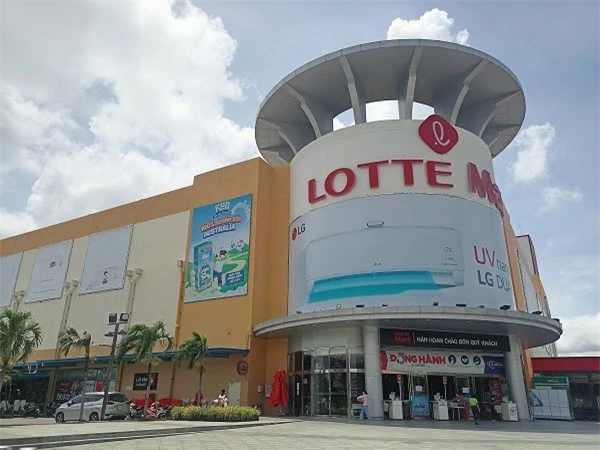  Lotte cũng chuyển sang hình thức bán hàng online để đảm bảo an toàn cho khách hàng.