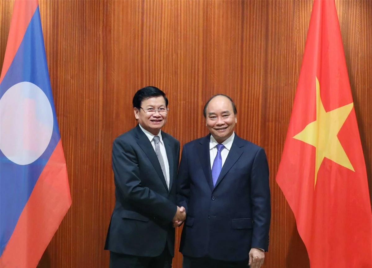 Chủ tịch nước Nguyễn Xuân Phúc vàTổng Bí thư, Chủ tịch nước Lào Thongloun Sisoulith