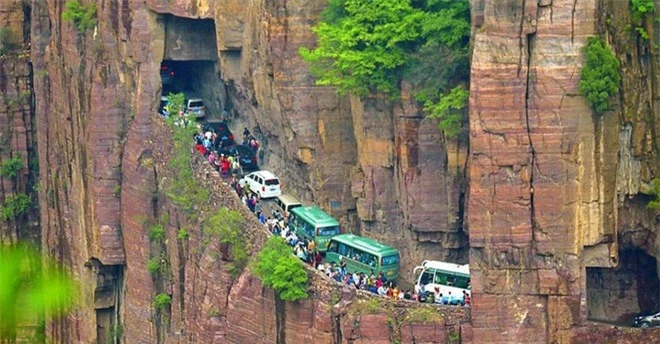 Độc đáo ngôi làng trên cao, nơi người dân tự tay đào 1,2km đường hầm xuyên núi để xuống dưới xuôi - Ảnh 9.