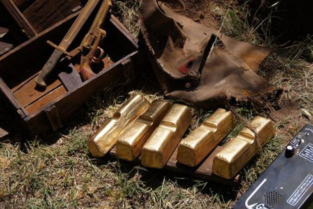 2 người đàn ông lần theo bản đồ chỉ dẫn tìm thấy rất nhiều món đồ màu vàng: Hôm sau, cảnh sát ập đến!