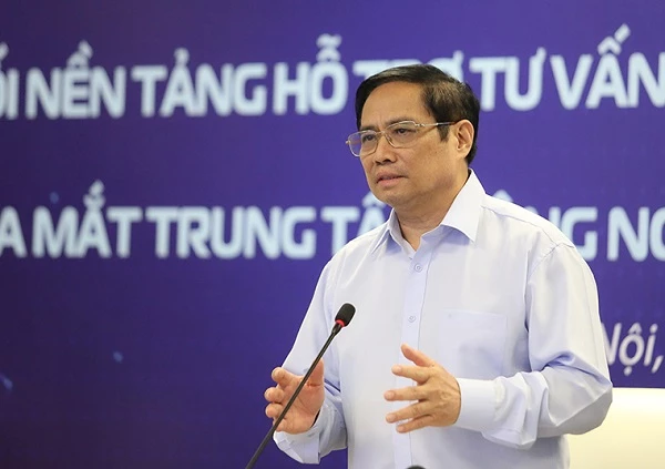 Thủ tướng Chính phủ Phạm Minh Chính phát biểu chỉ đạo tại buổi Lễ Lễ công bố kết nối Nền tảng hỗ trợ tư vấn khám chữa bệnh từ xa tới 100% tuyến huyện.