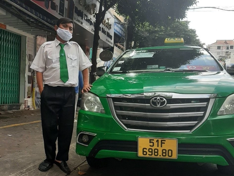 Lái xe Nguyễn Thanh Như Thảo đã hộ sinh thành công trên chiếc xe taxi của mình.