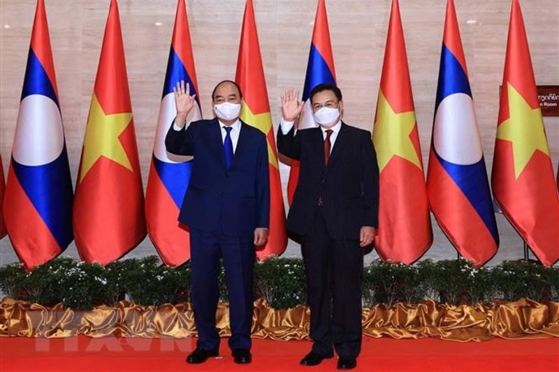 Chủ tịch nước Nguyễn Xuân Phúc hội kiến Chủ tịch Quốc hội Lào