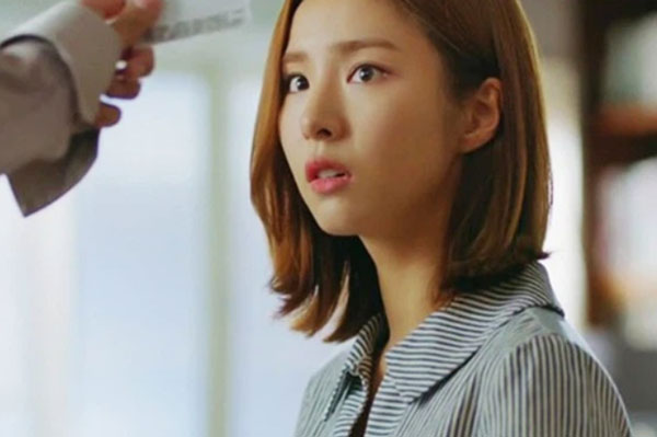 Người yêu ngỏ lời muốn cưới, tôi chưa kịp vui mừng bao lâu thì chị họ đã chìa ra bức ảnh "sét đánh"