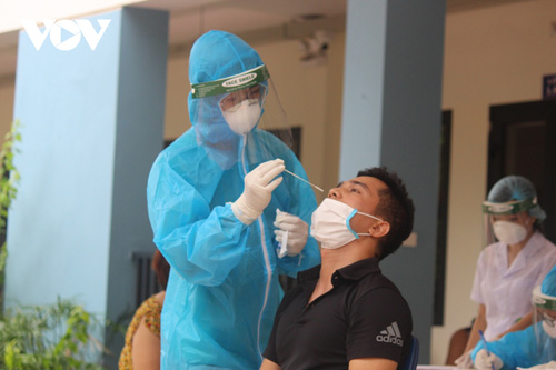 Ảnh: Hà Nội xét nghiệm diện rộng với khoảng 300.000 người để 'truy lùng' F0