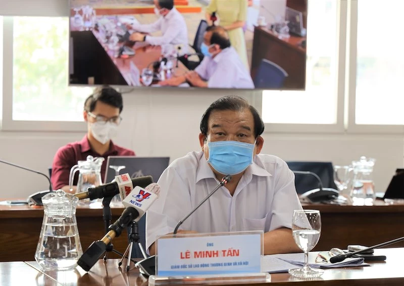 Ông Lê Minh Tấn, Giám đốc Sở Lao động - Thương binh & Xã hội TP CM cung cấp thông tin tại buổi họp báo.
