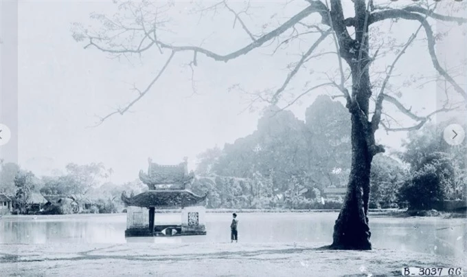   Thủy đình - chùa Thầy năm 1926. Chùa Thầy xưa thuộc địa phận tỉnh Sơn Tây, nay là huyện Quốc Oai, Hà Nội  