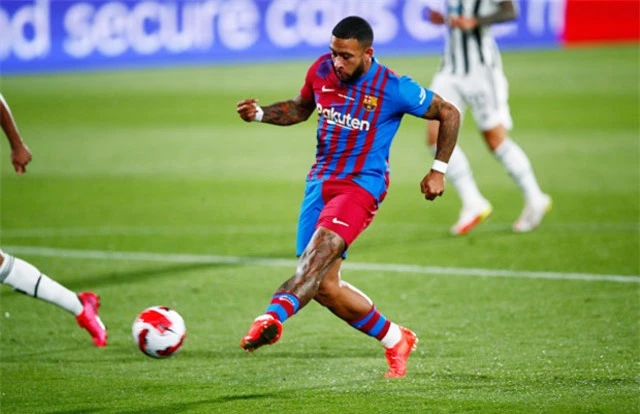 Tân binh Depay tỏa sáng ở Joan Gamper Trophy tạm xoa dịu nỗi buồn mất Messi của Barca