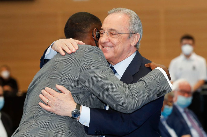 UEFA không đầu hàng Super League