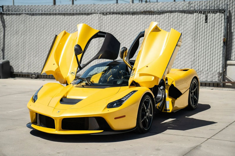 Siêu xe Ferrari LaFerrari sử dụng 6 năm vẫn được rao bán gần 100 tỷ đồng